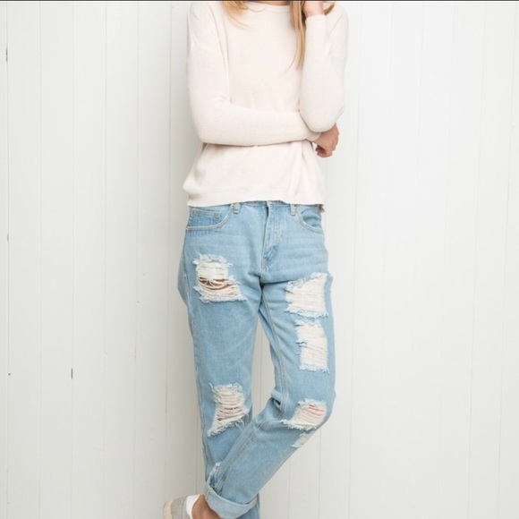 Brandy Melville Denim - Brandy Melville distressed boyfriend jeans 💕